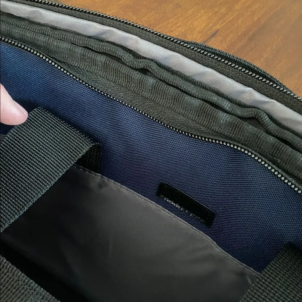 NWOT Targus 17” Navy Laptop Bag
